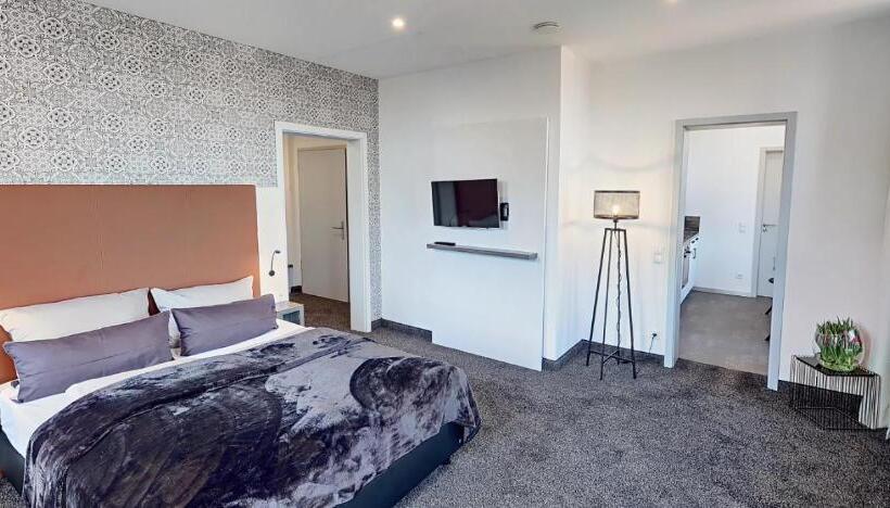 Студия Superior, Boardinghouse Emden