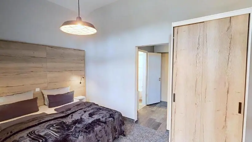 Standard-studio, Boardinghouse Emden