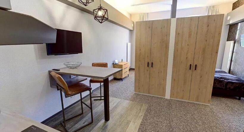 Студия Стандарт, Boardinghouse Emden