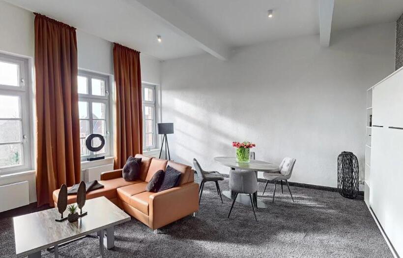 수피리어 스위트, Boardinghouse Emden