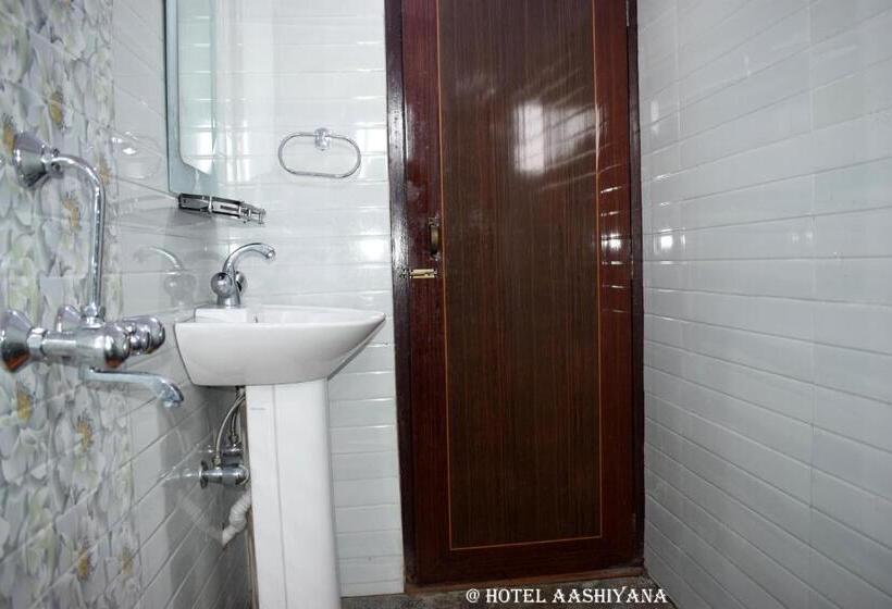 디럭스 룸, Aashiyana