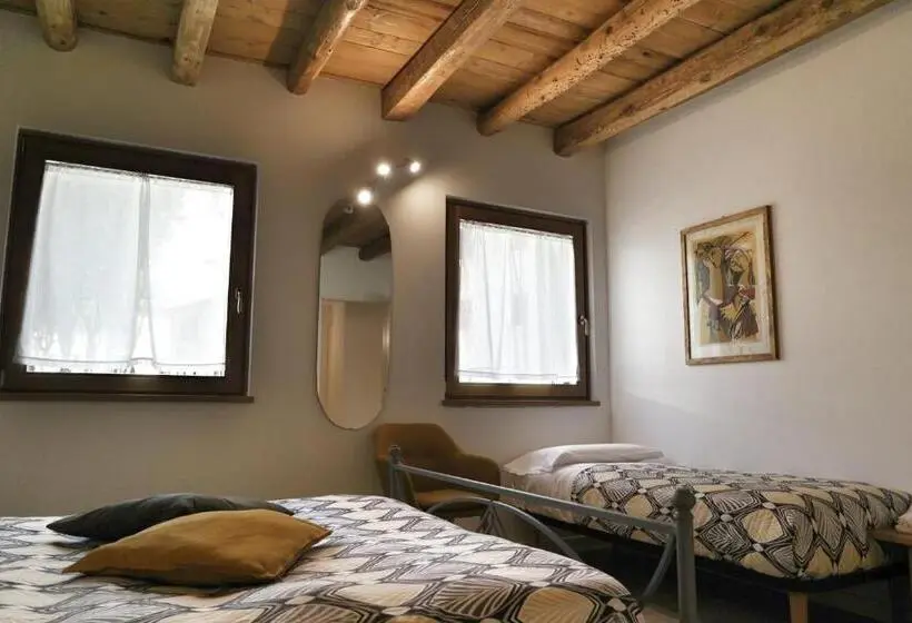 Perhehuone, La Loggetta Affittacamere