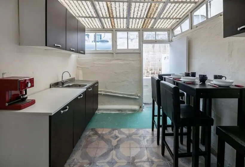 سوییت, Valletta Kampnar City Living