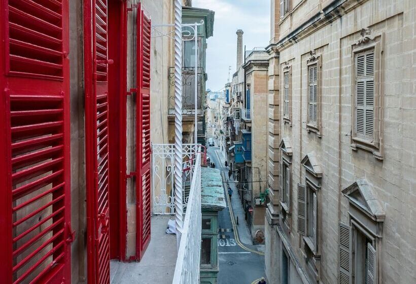 سوئیت کلاب, Valletta Kampnar City Living