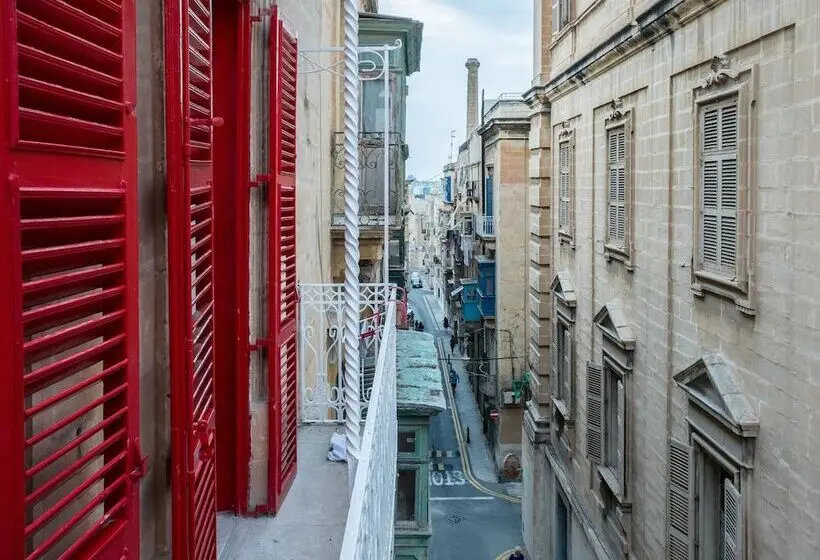 سوئیت کلاب, Valletta Kampnar City Living