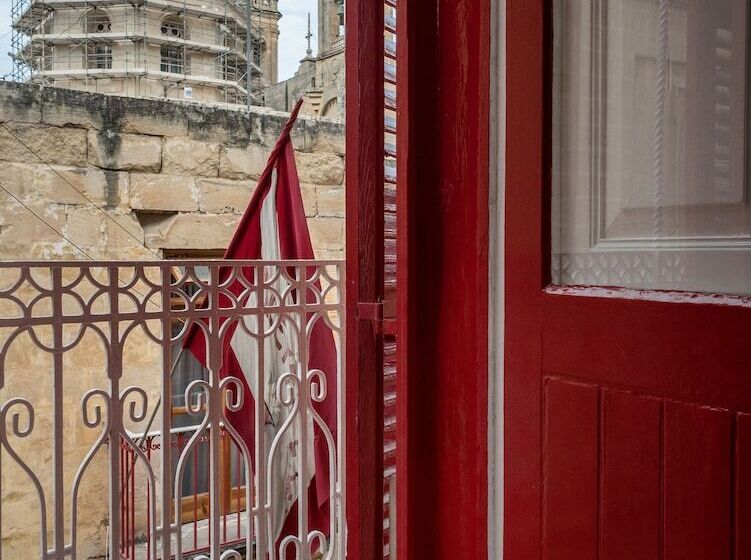 سوئیت کلاب, Valletta Kampnar City Living