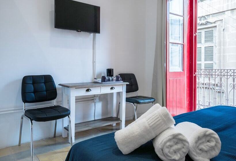 سوئیت کلاب, Valletta Kampnar City Living
