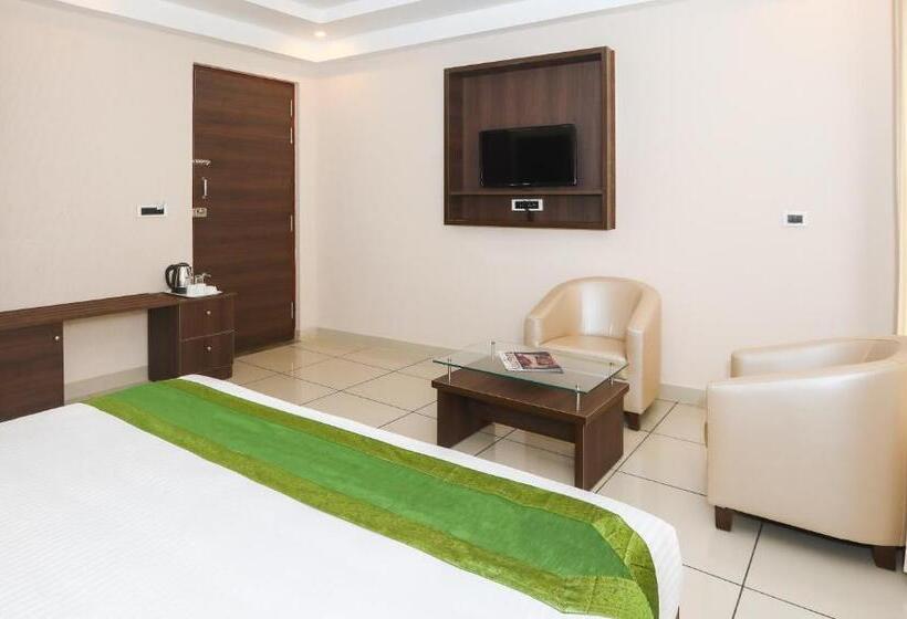 Quarto Deluxe, Treebo Durga Boji Grand, Gonikoppal Town
