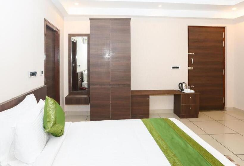 Quarto Deluxe, Treebo Durga Boji Grand, Gonikoppal Town
