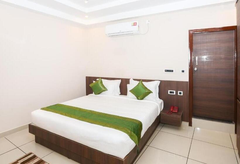 Quarto Deluxe, Treebo Durga Boji Grand, Gonikoppal Town