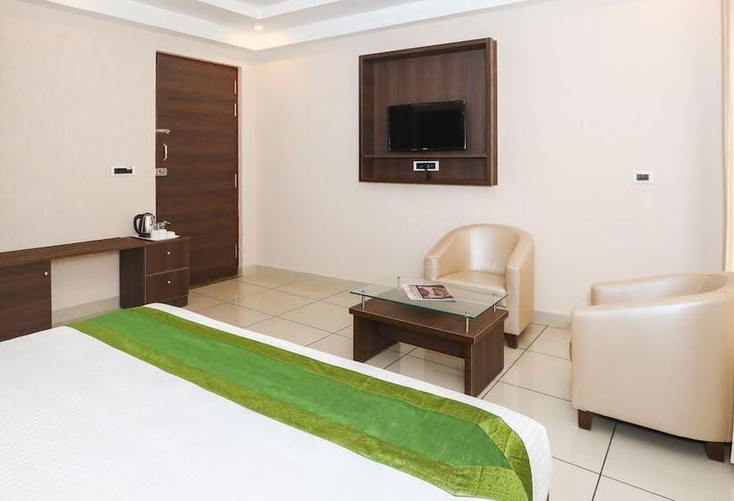 Quarto Deluxe, Treebo Durga Boji Grand, Gonikoppal Town
