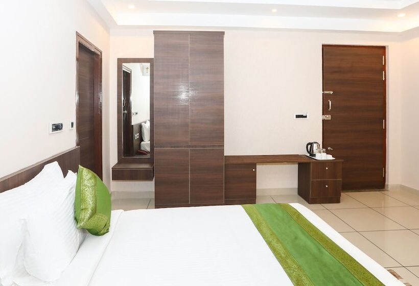 Quarto Deluxe, Treebo Durga Boji Grand, Gonikoppal Town