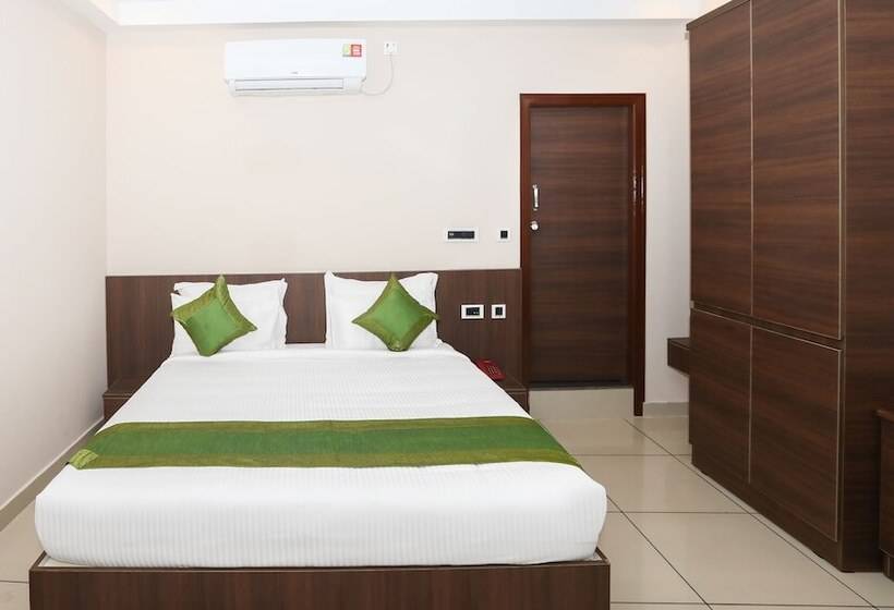 Quarto Deluxe, Treebo Durga Boji Grand, Gonikoppal Town