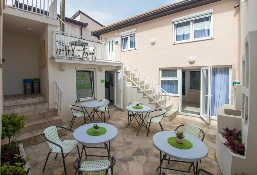 اتاق لوکس خانوادگی, Five Rivers Rooms