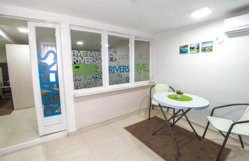 اتاق لوکس خانوادگی, Five Rivers Rooms