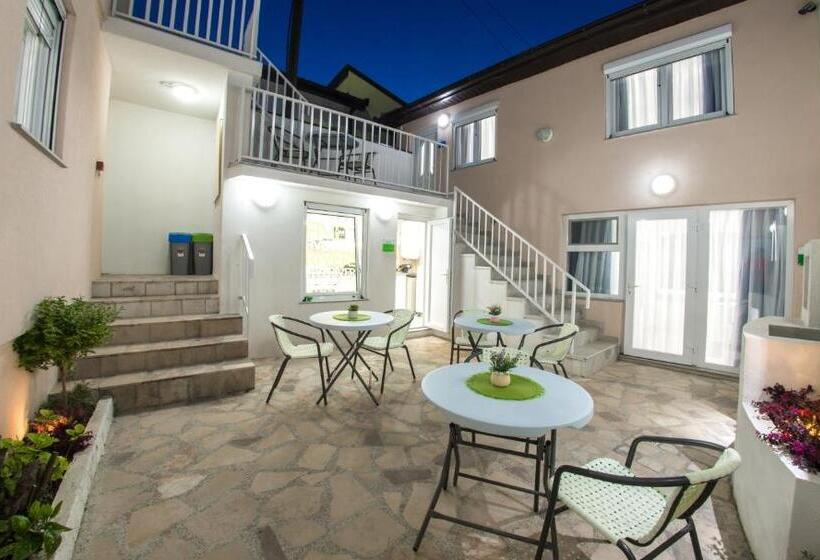 اتاق لوکس, Five Rivers Rooms