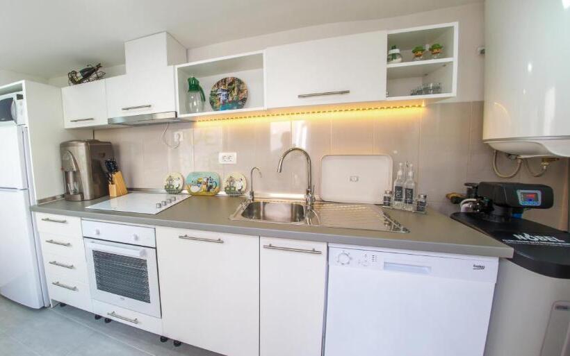 اتاق لوکس, Five Rivers Rooms