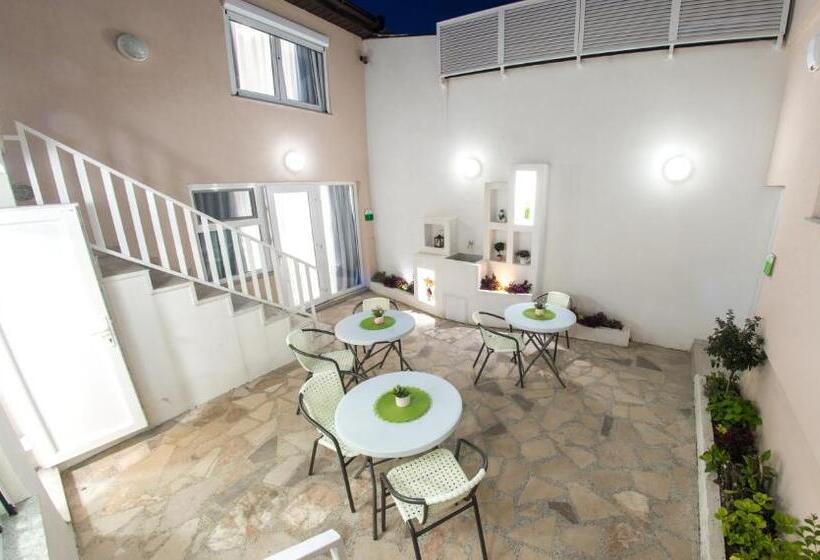 اتاق سوپریور چهار تخته, Five Rivers Rooms