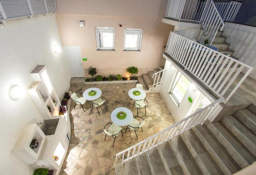 اتاق سوپریور چهار تخته, Five Rivers Rooms