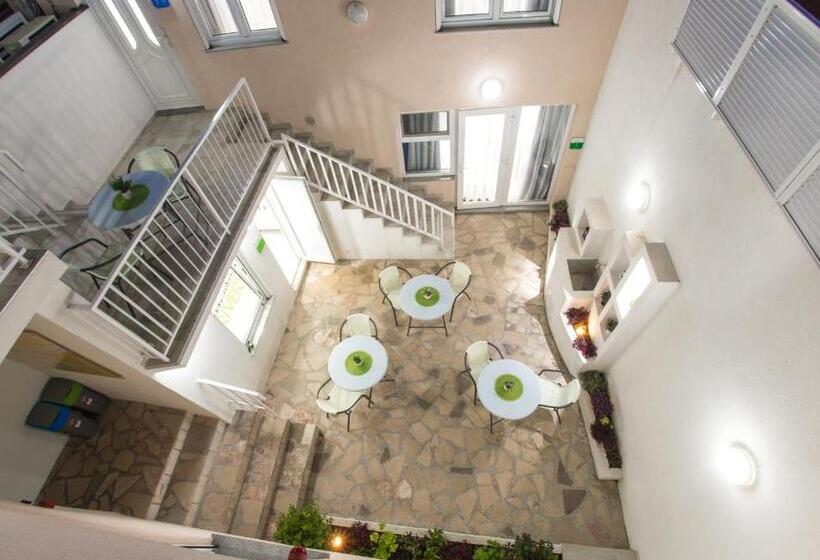 اتاق سوپریور چهار تخته, Five Rivers Rooms