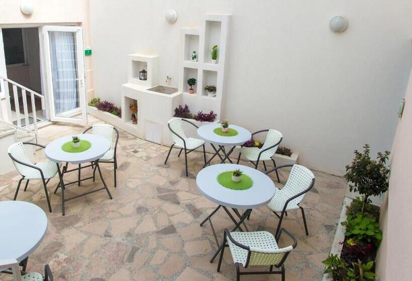 اتاق سوپریور چهار تخته, Five Rivers Rooms