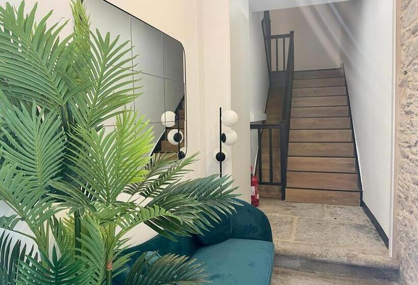 استودیوی استاندارد, Hostal Zahara