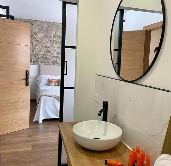 استودیوی استاندارد, Hostal Zahara