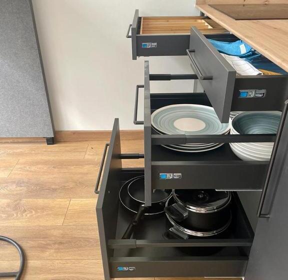 استودیوی استاندارد, Hostal Zahara