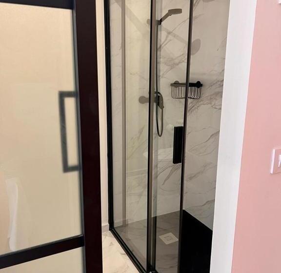 استودیوی استاندارد, Hostal Zahara