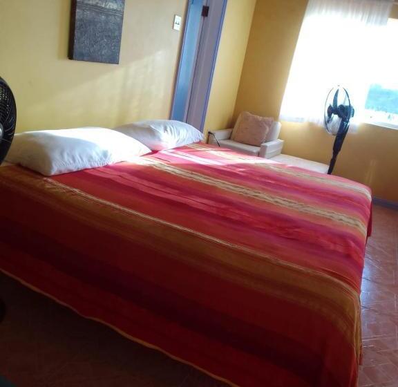 اتاق لوکس با بالکن و چشمانداز دریا, Taino Cove