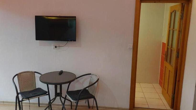 اتاق لوکس, Vila Magica