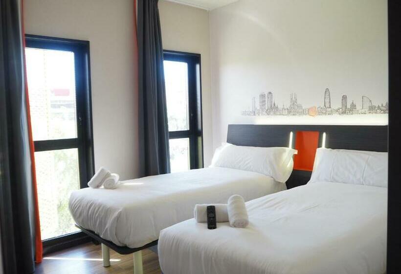 Номер Стандарт, Easyhotel Barcelona Fira