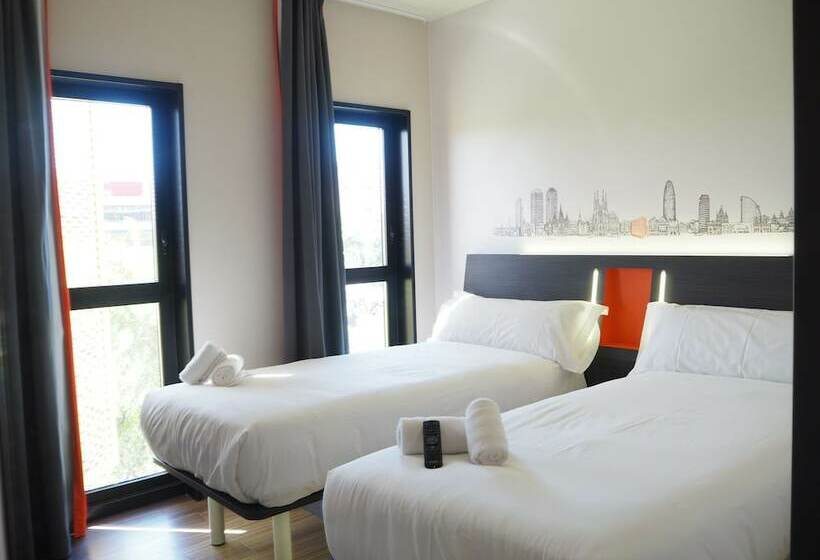 Номер Стандарт, Easyhotel Barcelona Fira