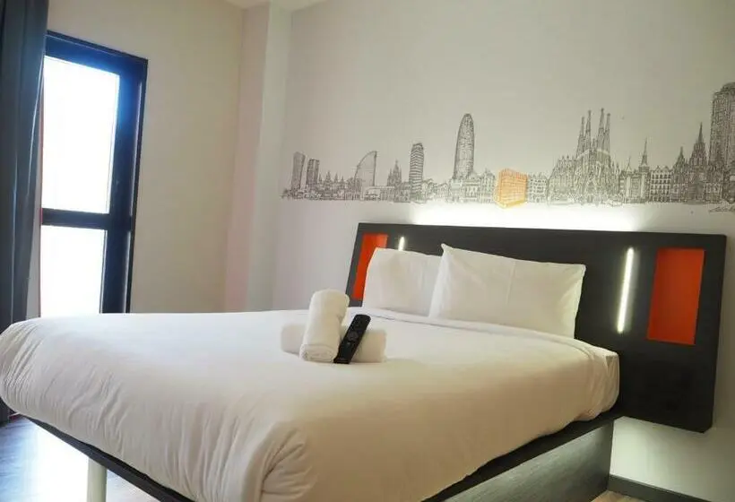 اتاق خانوادگی, Easyhotel Barcelona Fira
