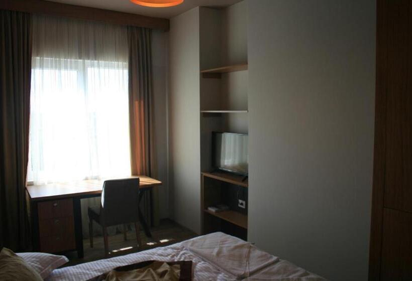 Standart Oda, Liss 2