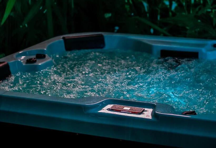 Люкс Повышенной Комфортности, Nomada