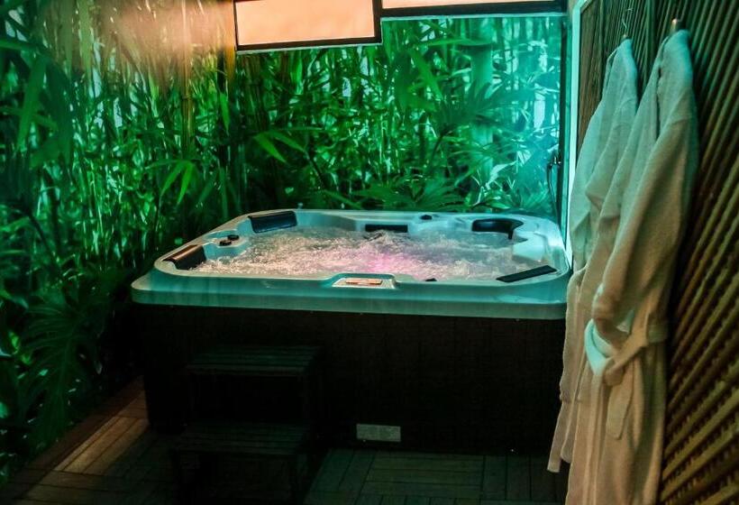 Люкс Повышенной Комфортности, Nomada