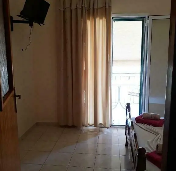 اتاق لوکس با چشم‌انداز دریا, Agrotourism Himara