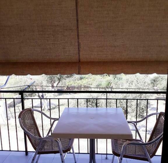 اتاق لوکس با چشم‌انداز دریا, Agrotourism Himara