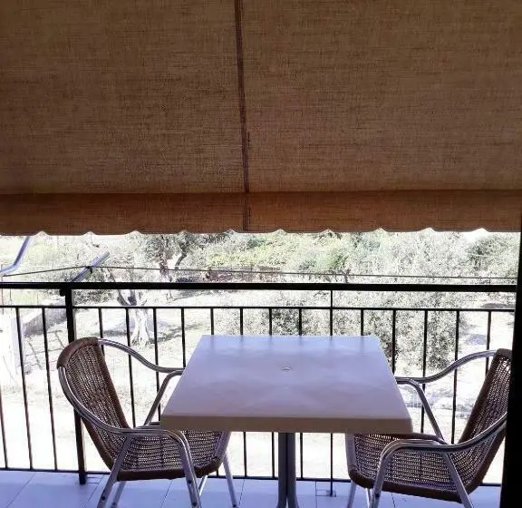 اتاق لوکس با چشم‌انداز دریا, Agrotourism Himara