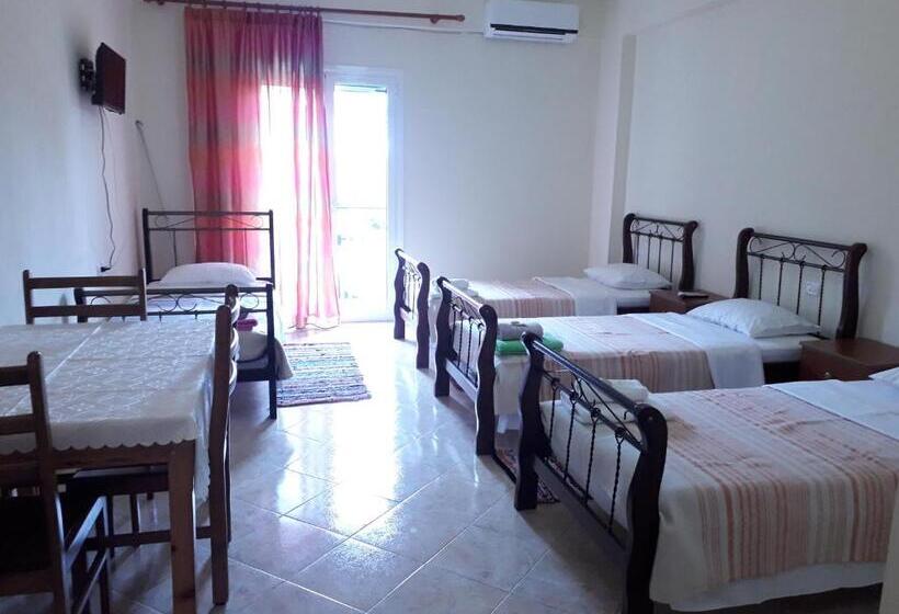 اتاق استاندارد چهار تخته با چشم‌انداز دریا, Agrotourism Himara