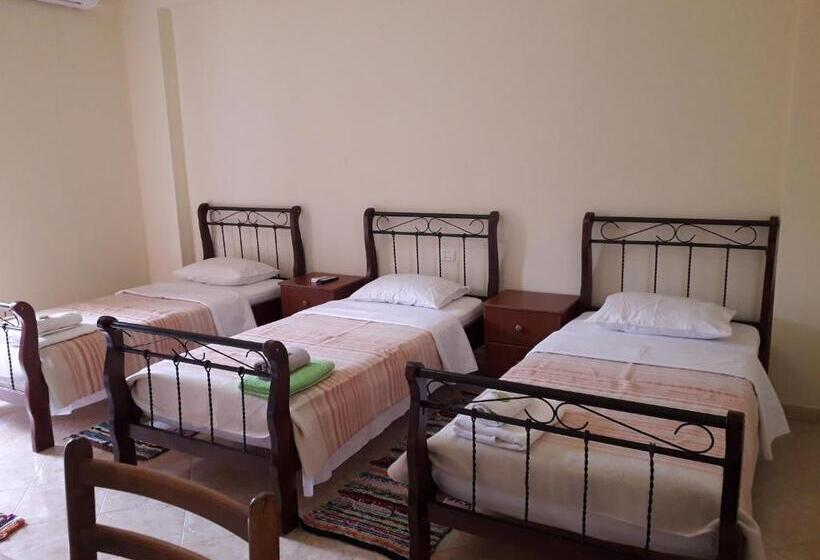 اتاق استاندارد چهار تخته با چشم‌انداز دریا, Agrotourism Himara