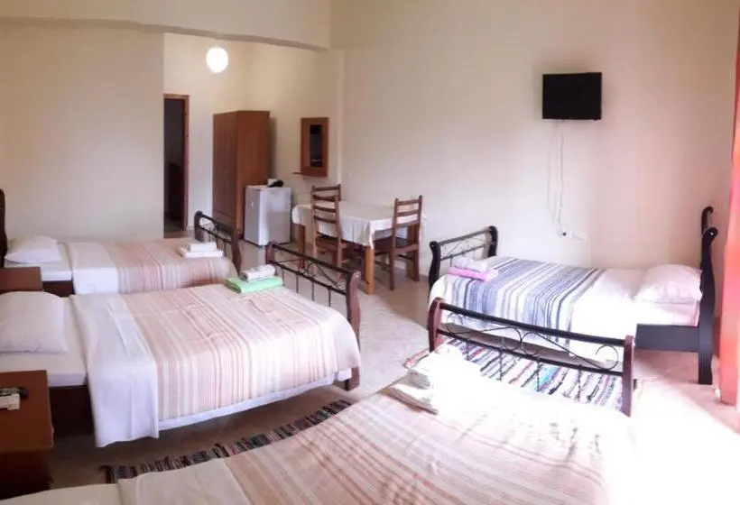 اتاق استاندارد چهار تخته با چشم‌انداز دریا, Agrotourism Himara