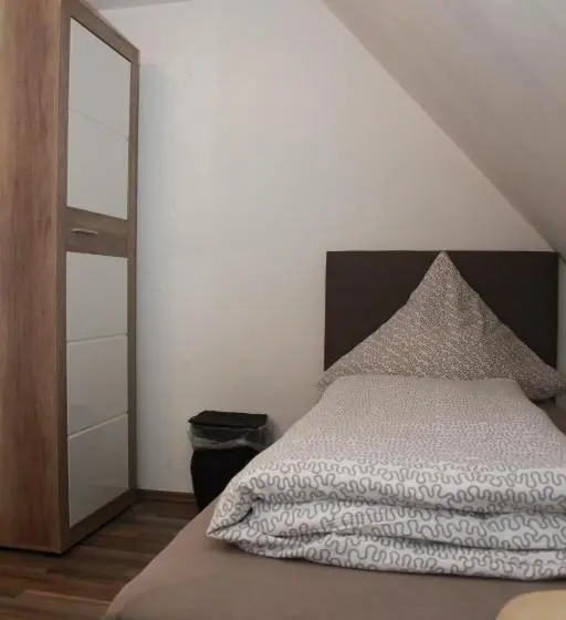 Standard Yhden Hengen Huone, Gästehaus Chaplin