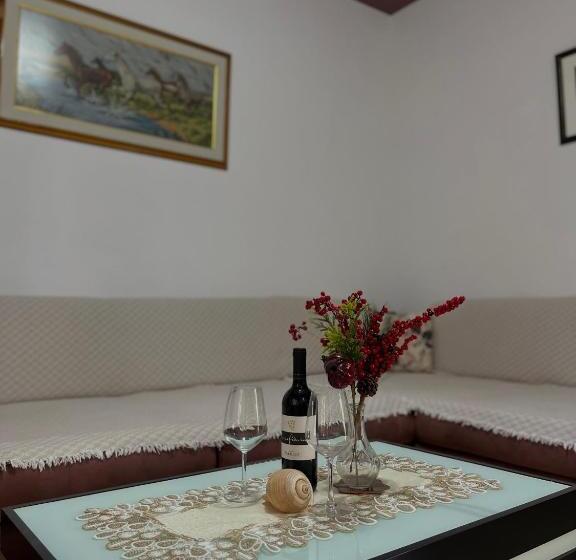 آپارتمان 1 خوابه همکف, Vila Spiro