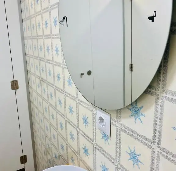 تختخواب در اتاق مشترک, Boogalow Hostel