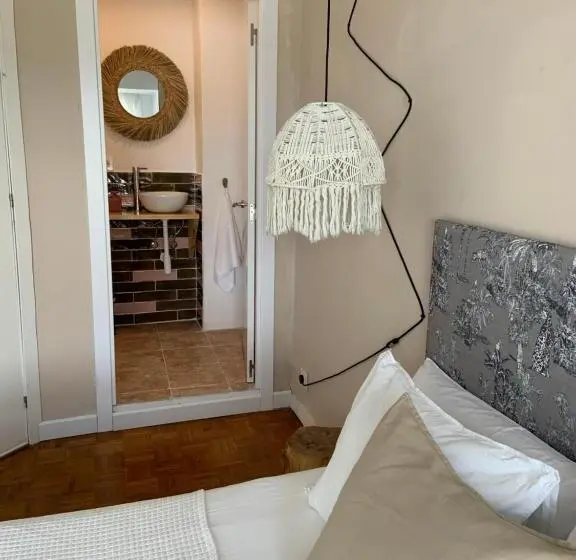 اتاق استاندارد با چشمانداز دریا, Boogalow Hostel