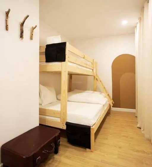 اتاق استاندارد سه نفره, Boogalow Hostel
