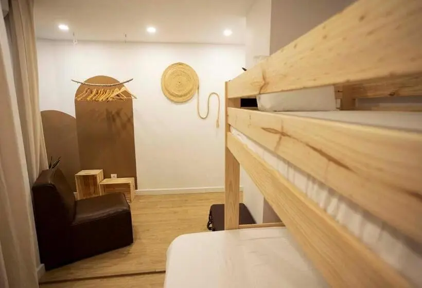 اتاق استاندارد سه نفره, Boogalow Hostel