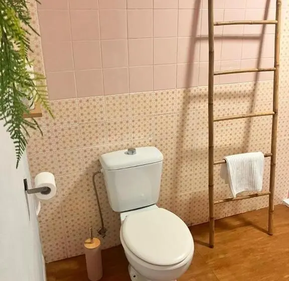اتاق استاندارد چهار تخته, Boogalow Hostel